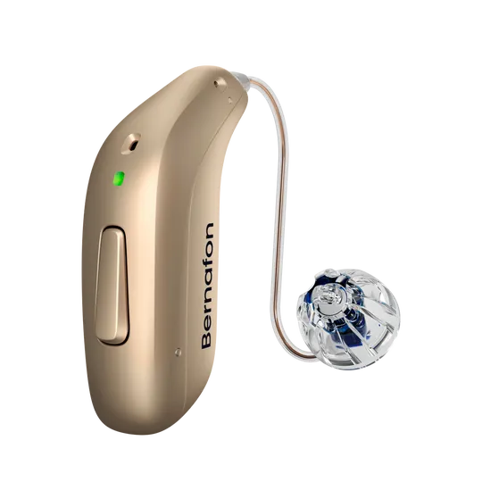 Bernafon_Encanta_miniRITE_H1-2024_Left_C116StoneBeige_LEDgreen_Speaker60_OpenBassDome_1200x1200px_Original file